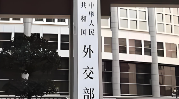 杠杆配资公司 何立峰会见英国财政大臣里夫斯